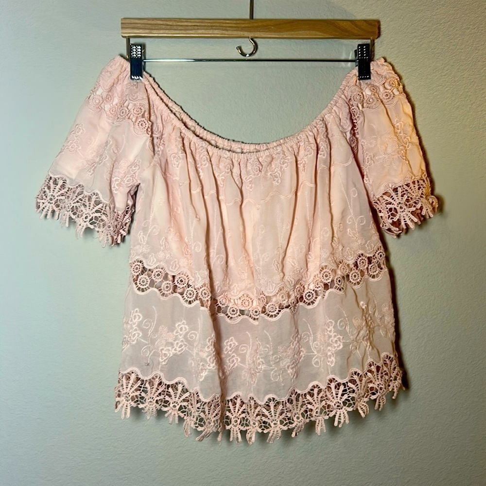 Women’s Size Small Blouse Peach Crochet Feminine Country Western Off Shoulder